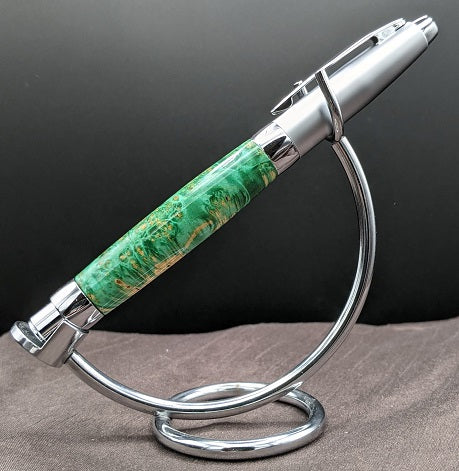 Presimo fountain pen in green dyed burl